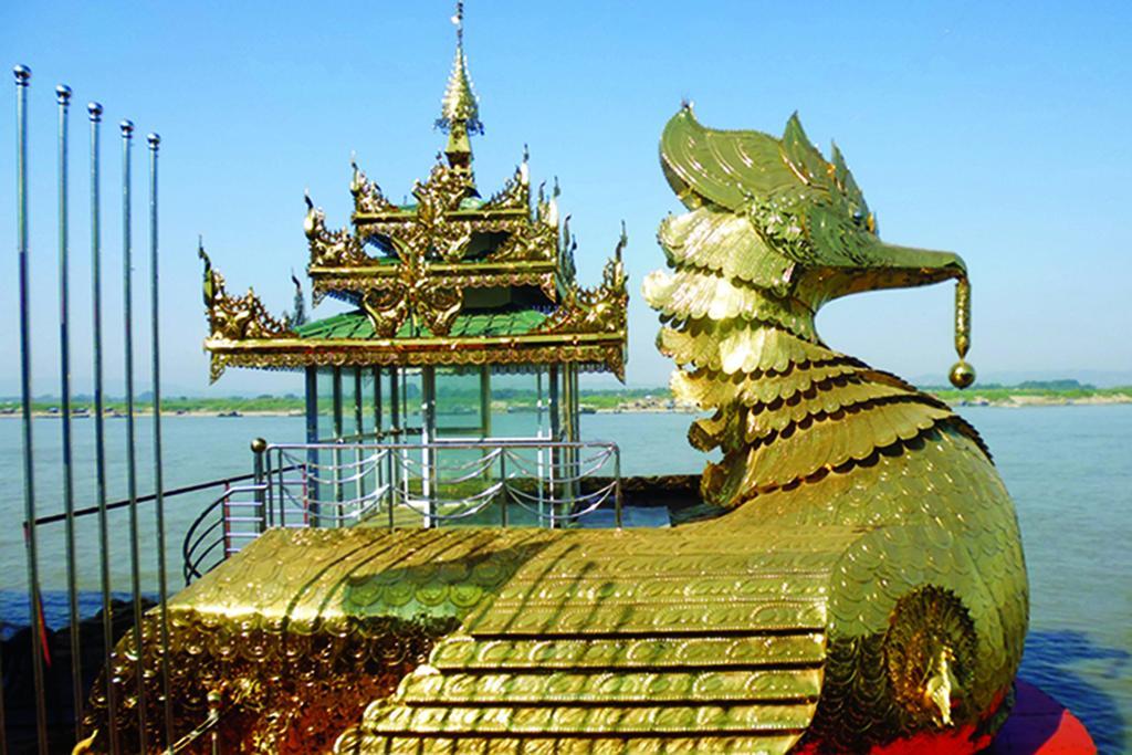 Mandalay Karaweik Mobile Hotel Eksteriør bilde