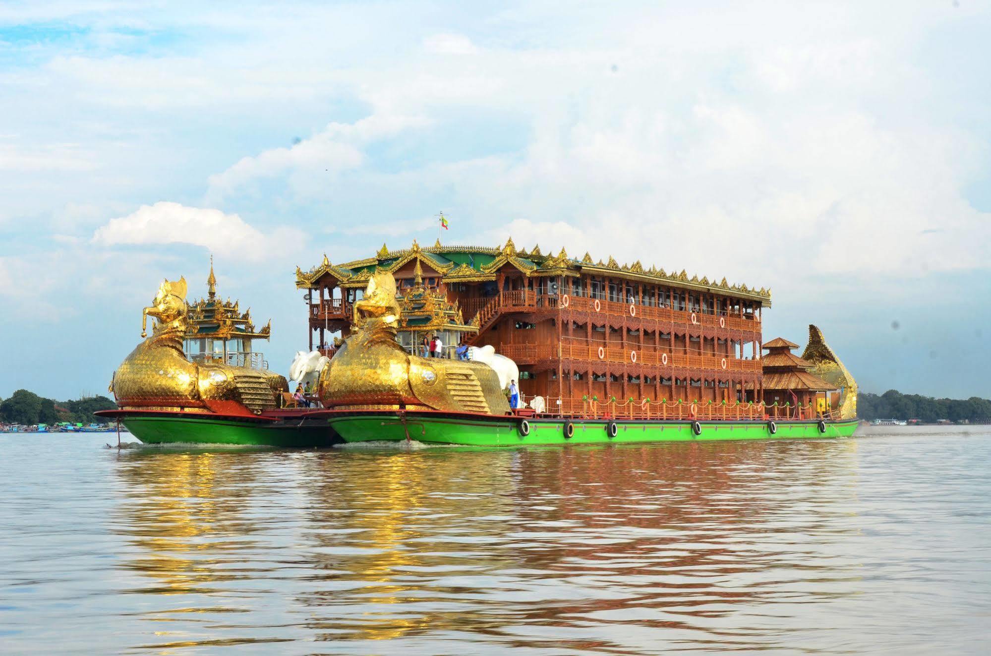 Mandalay Karaweik Mobile Hotel Eksteriør bilde