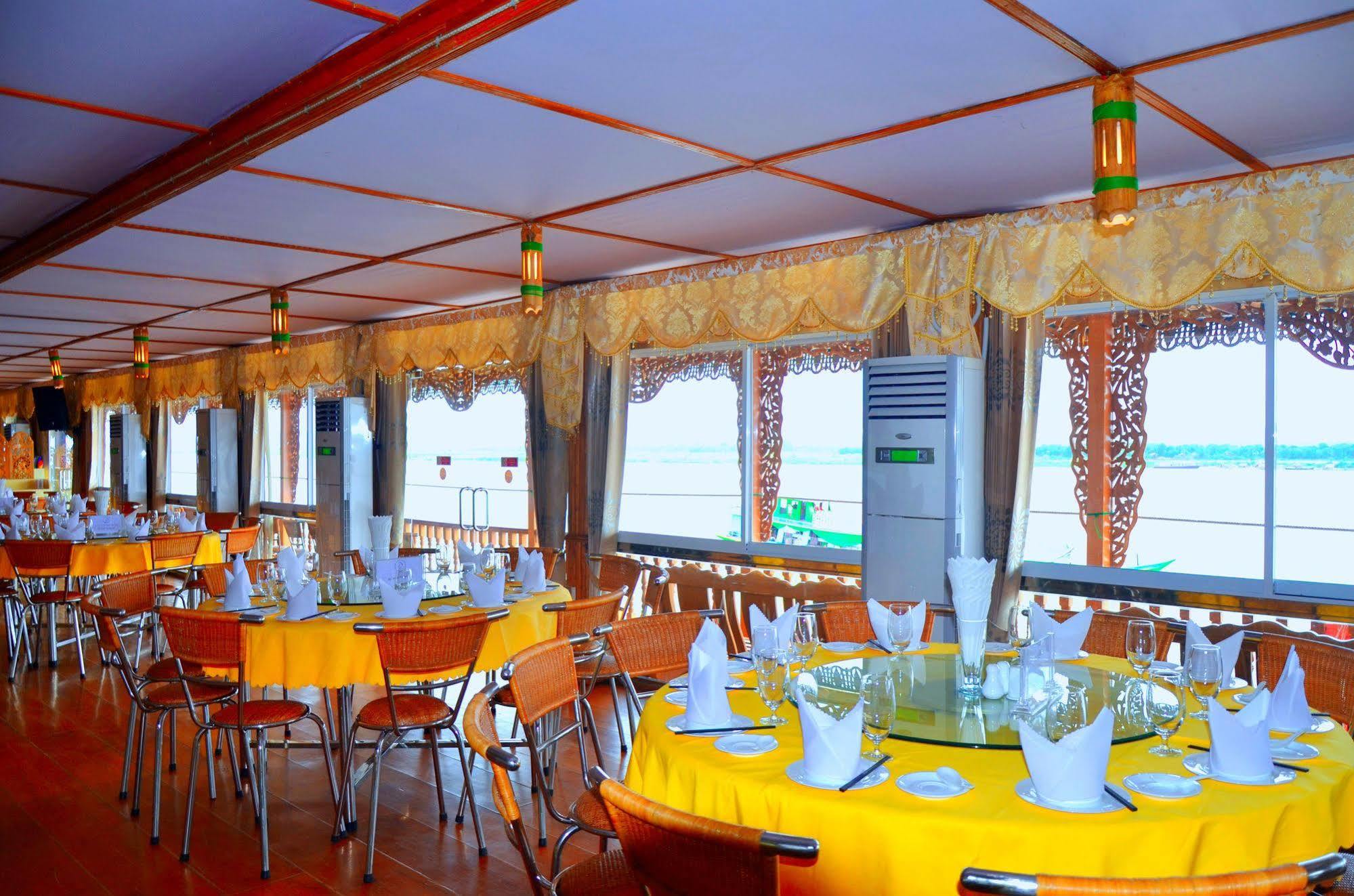 Mandalay Karaweik Mobile Hotel Eksteriør bilde
