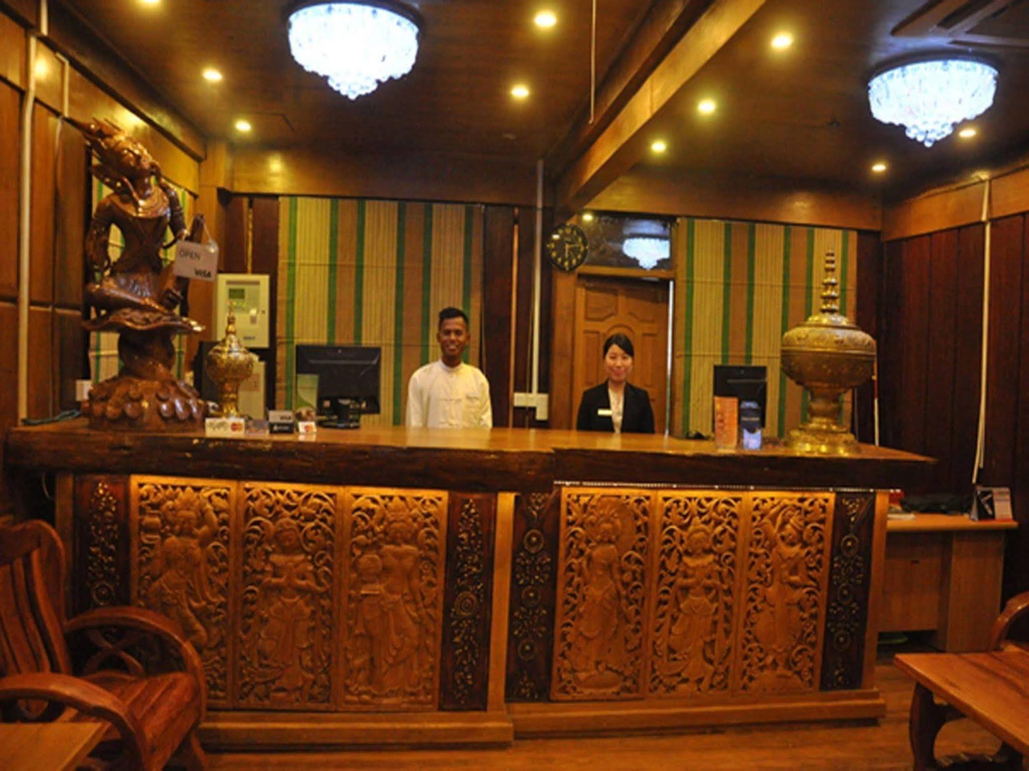 Mandalay Karaweik Mobile Hotel Eksteriør bilde