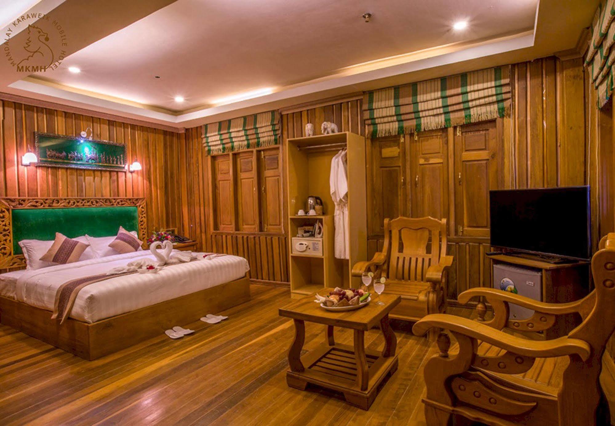 Mandalay Karaweik Mobile Hotel Eksteriør bilde