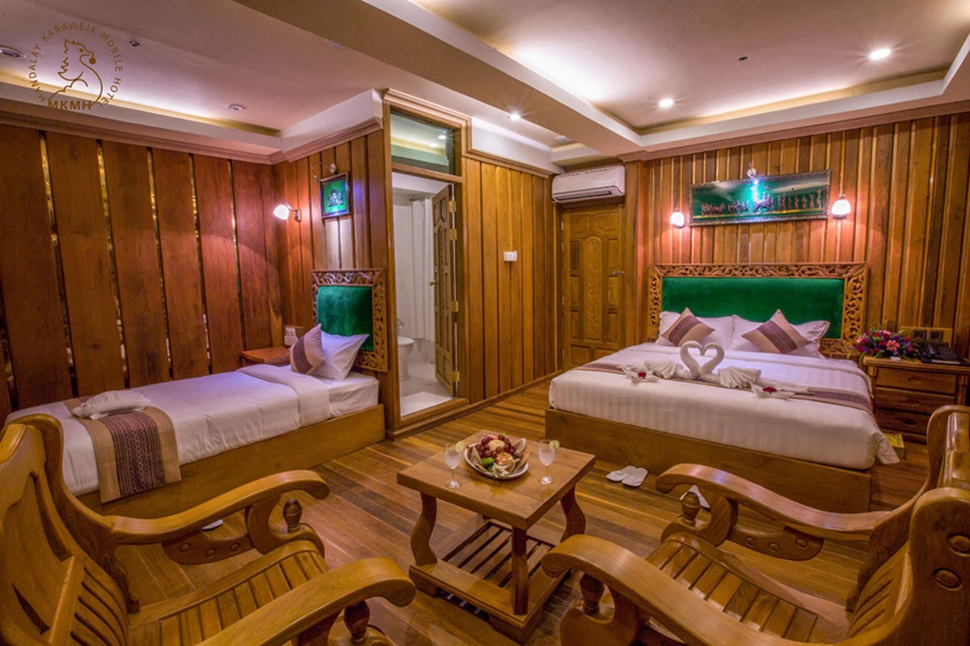 Mandalay Karaweik Mobile Hotel Eksteriør bilde