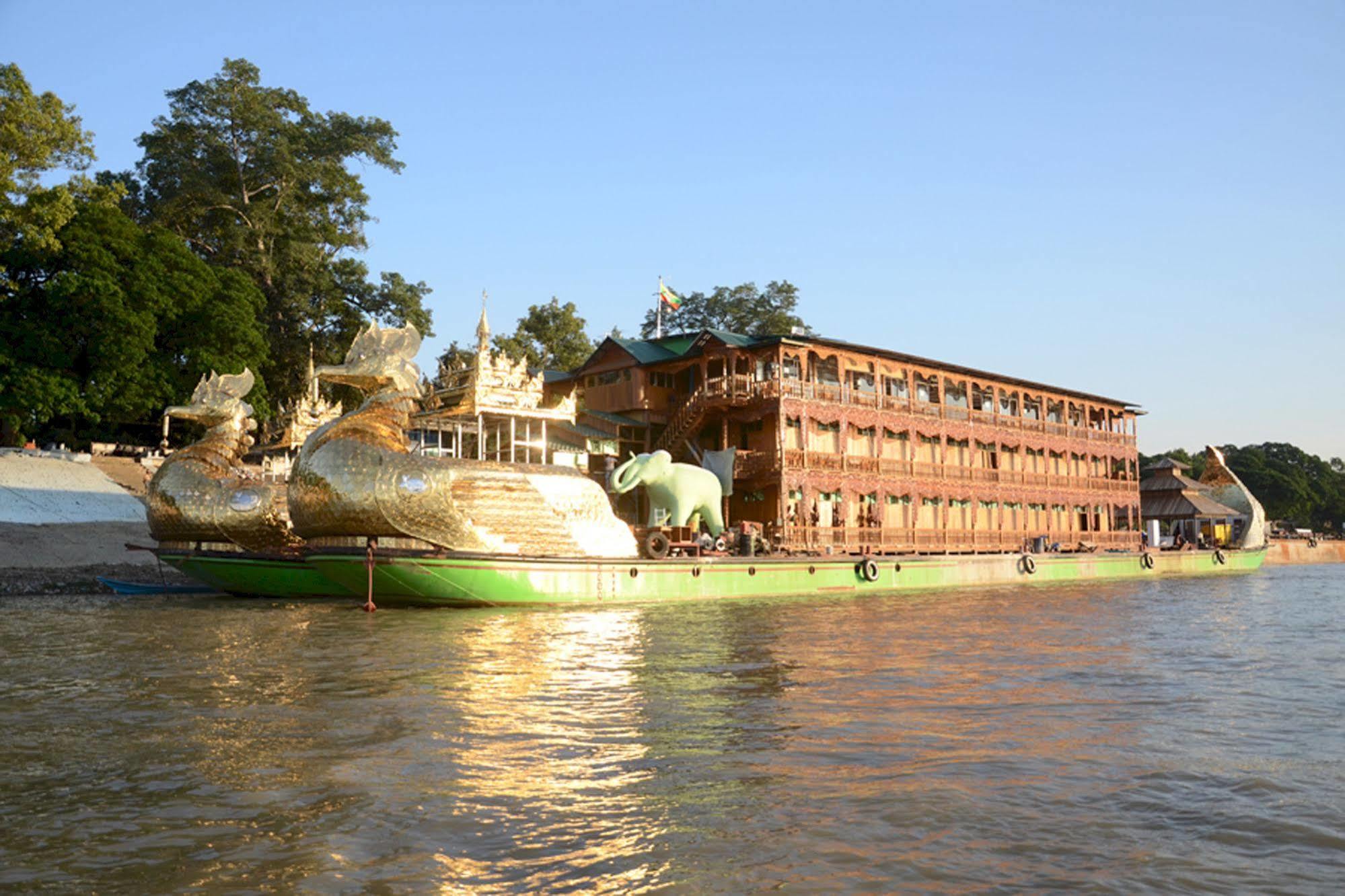 Mandalay Karaweik Mobile Hotel Eksteriør bilde