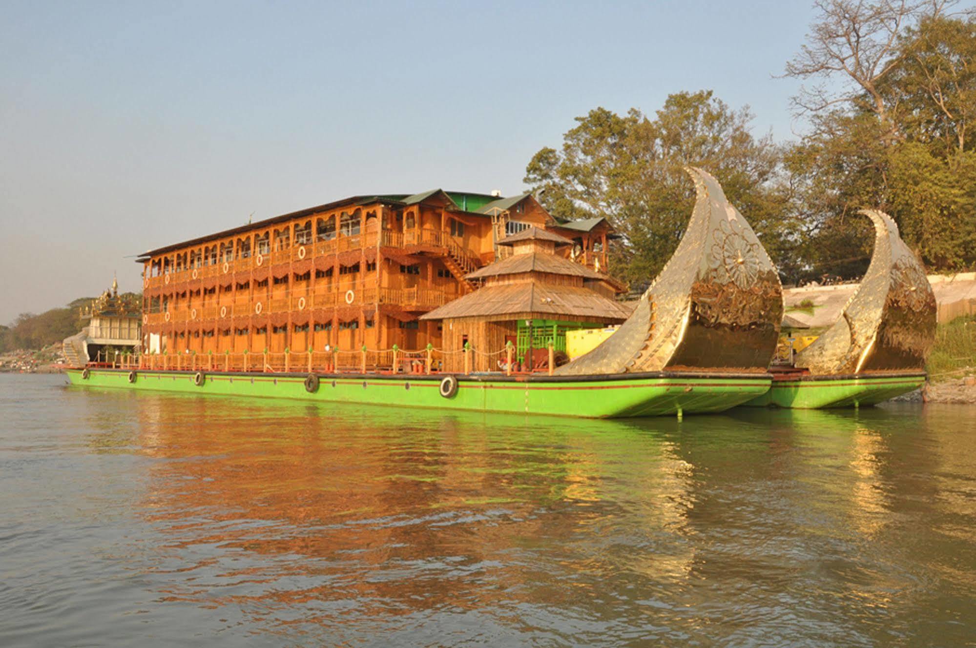 Mandalay Karaweik Mobile Hotel Eksteriør bilde