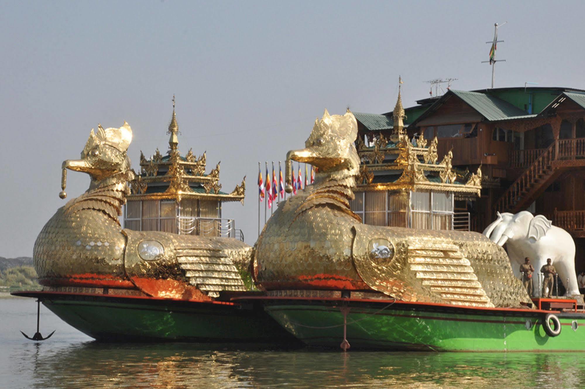 Mandalay Karaweik Mobile Hotel Eksteriør bilde